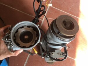 Khô dầu mỡ ở các bộ phận truyền động