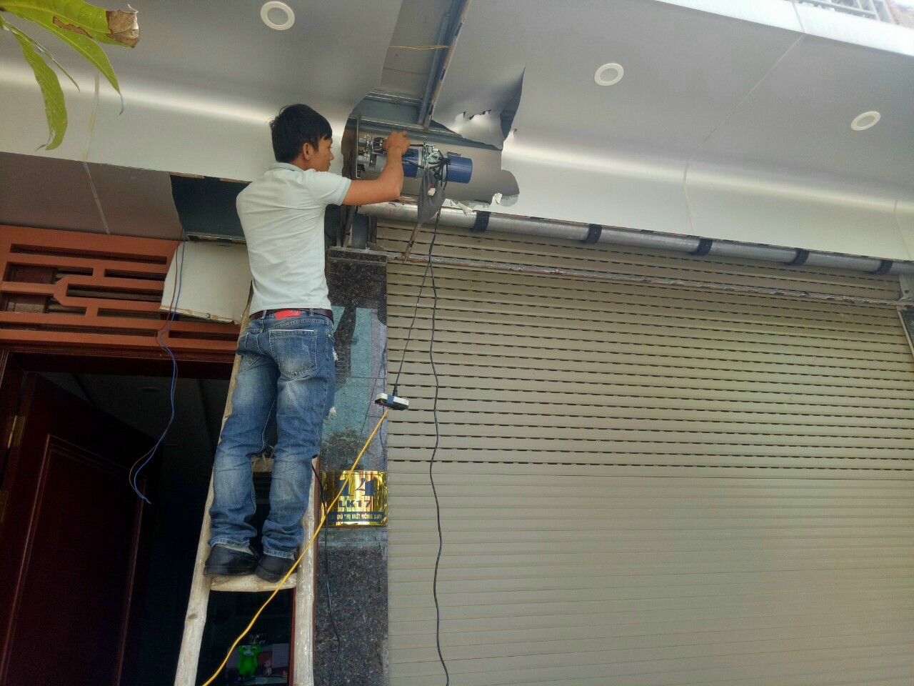 bo mạch điều khiển cửa cuốn bị hỏng